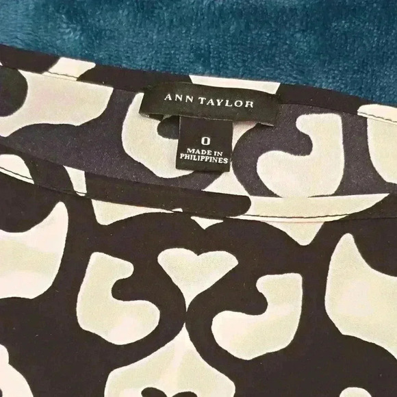 Ann Taylor Black and Ivory Dress Size 0 - Picture 2 of 2
